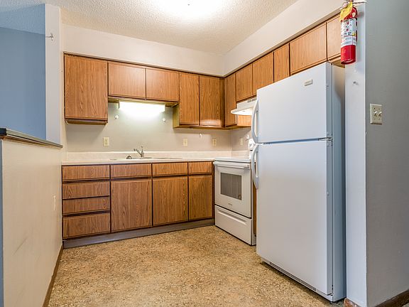 4th image of 602 S 1st Ave E #9