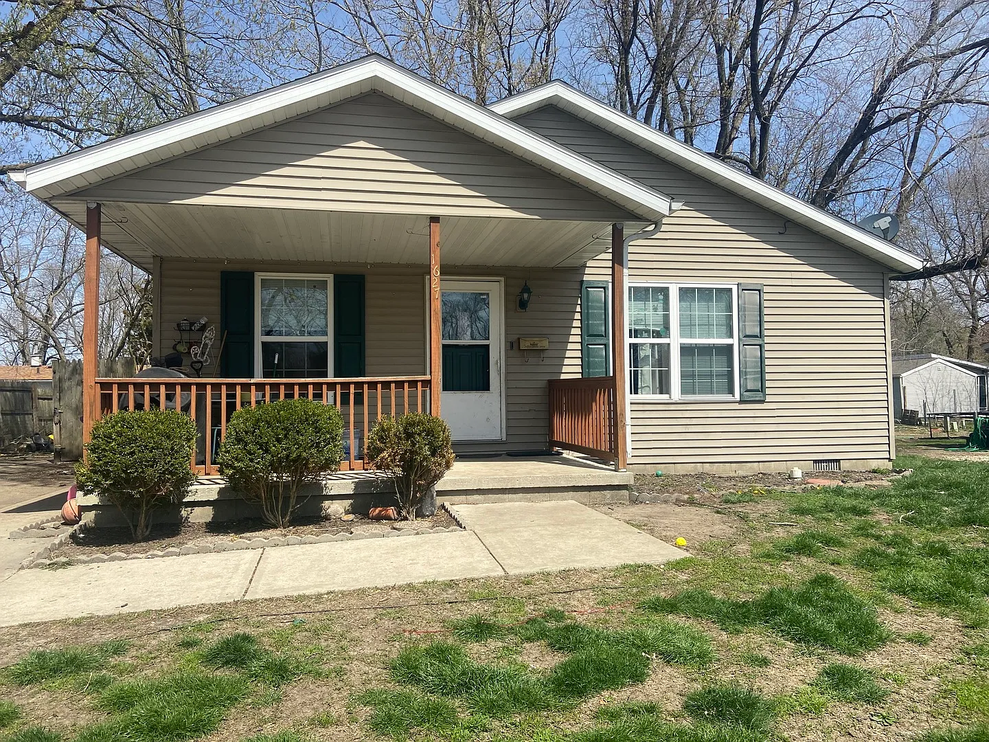 1627 Lowry Dr photo 1