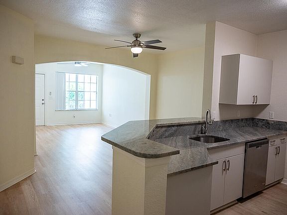 3rd image of 164 SW Peacock Boulevard #33-102