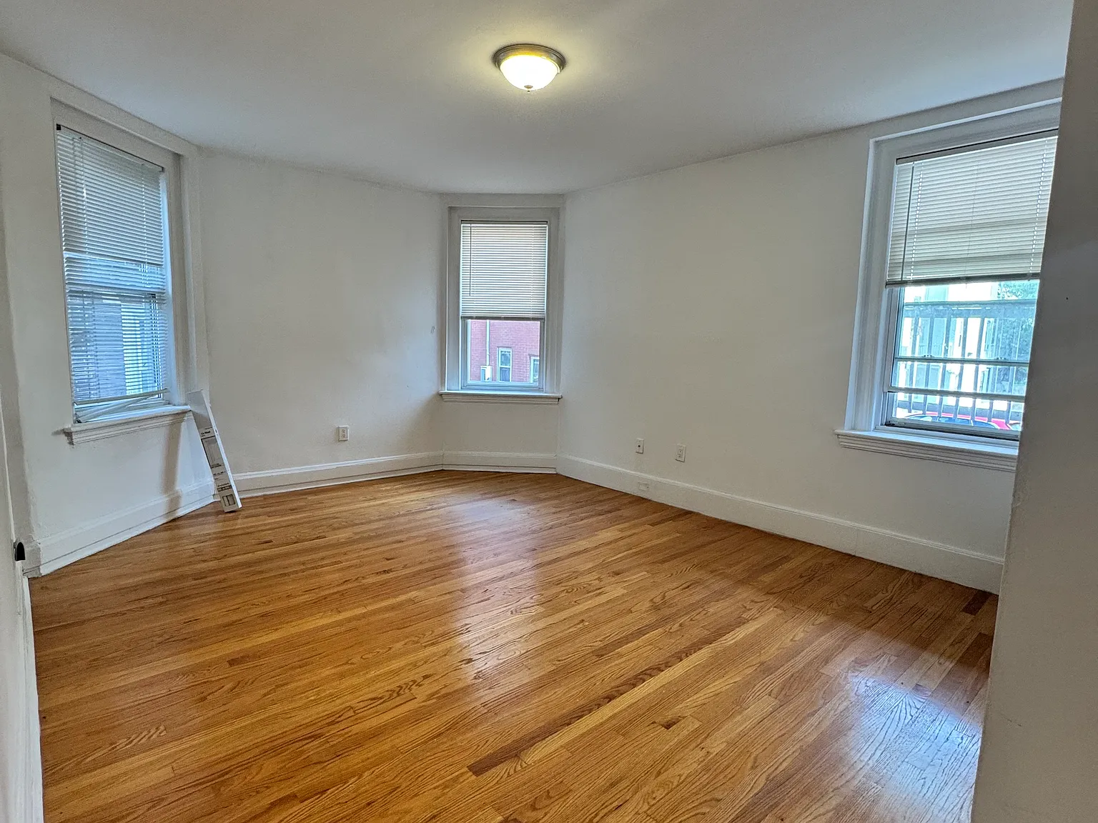 2 bed, 9999 sqft, $2,600 — Photo 2