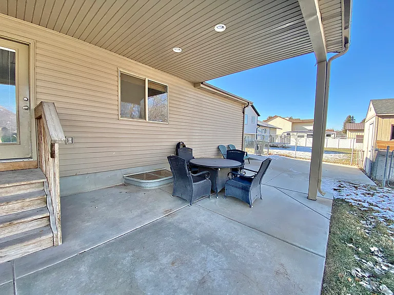 2410 E View Dr — Photo 45