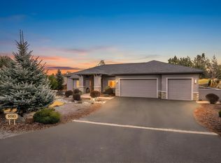890 Cinnamon Teal Dr, Redmond, OR 97756