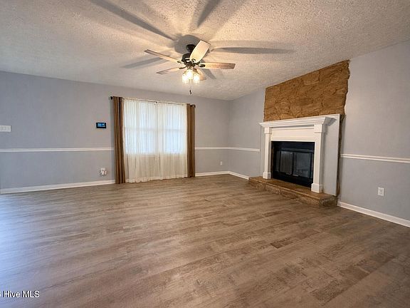 3rd image of 6403 Wendy Terrace