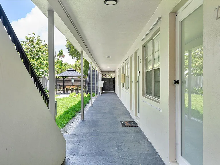 1638 Plunkett St #2 — Photo 7
