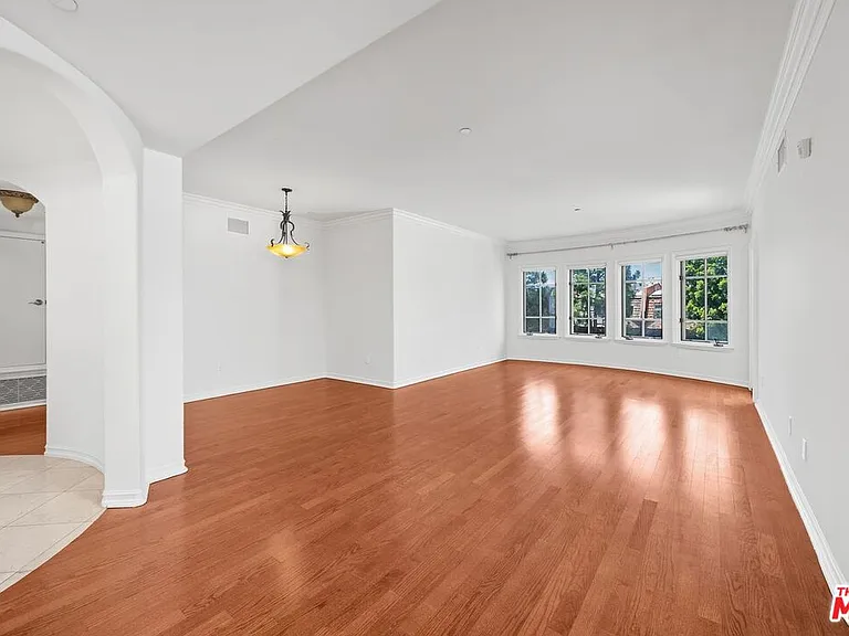 1000 Granville Ave #404 — Photo 23