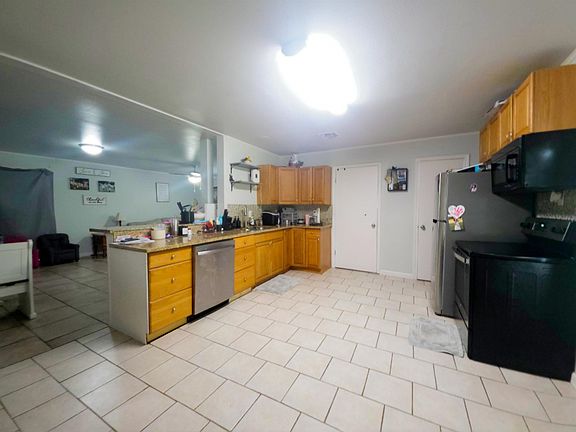 5th image of 438 N Kingston Sq