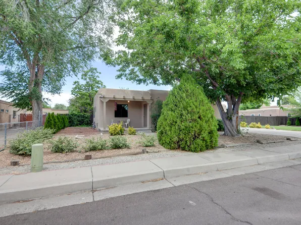 3745 Manchester Dr NW, Albuquerque, NM 87107