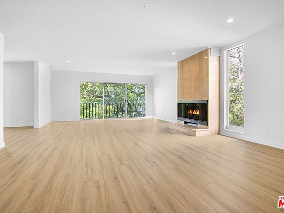 2nd image of 318 N Oakhurst Dr #Penthouse