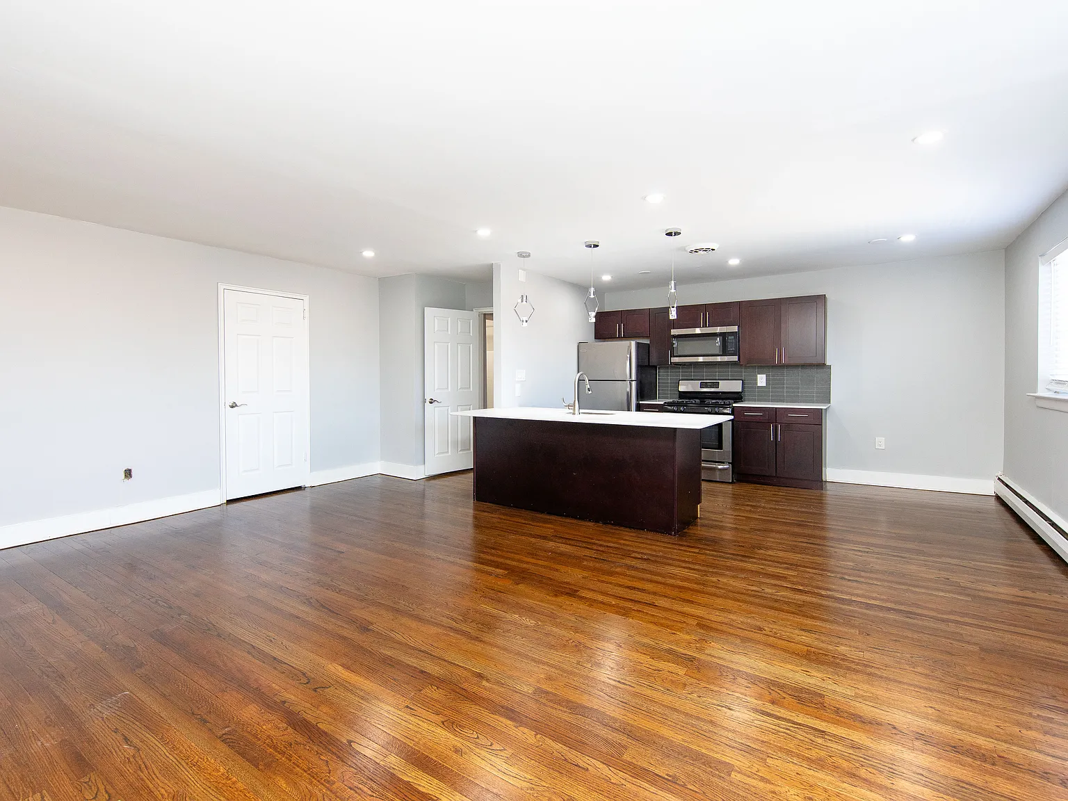 Cameron Apartments — Photo 4