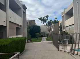 Commodore Apartments