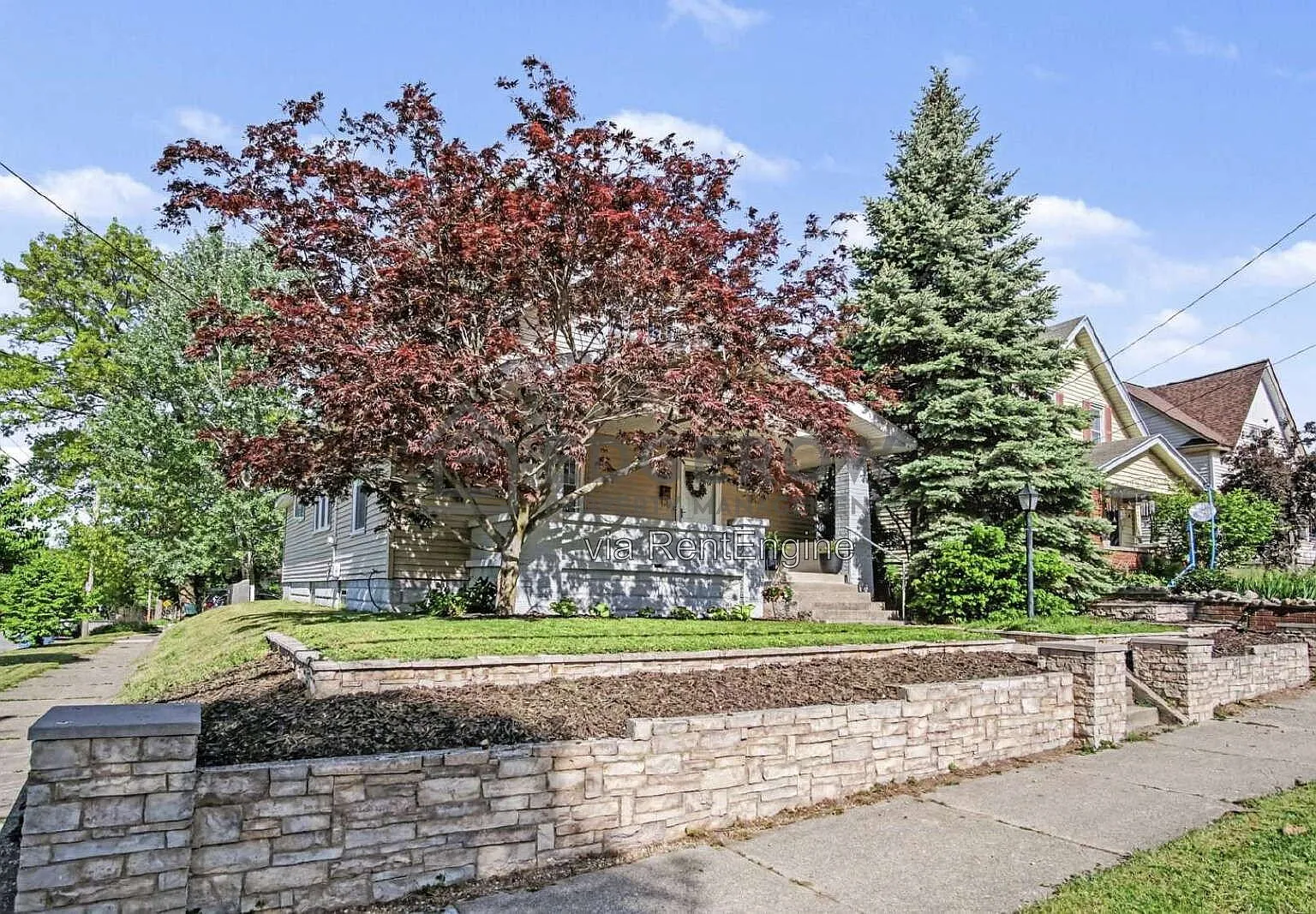 4 bed, 2.0 bath, 1584 sqft, $2,600 — Photo 2
