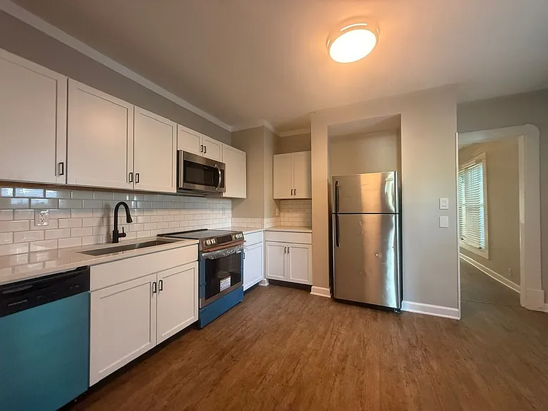 80-82 North 5th Avenue — Photo 22