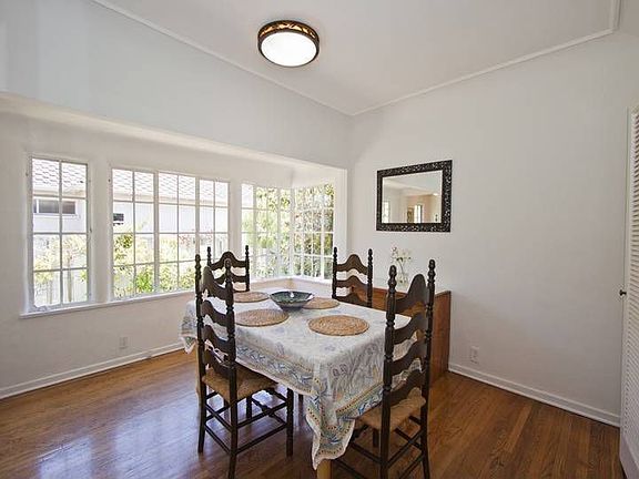 3rd image of 838 Toyopa Dr