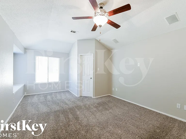 529 Valley Spring Dr — Photo 8