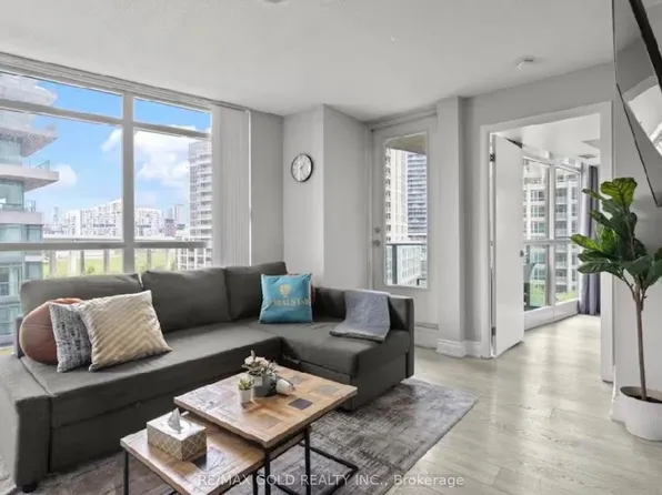 215 Fort York Blvd #620, Toronto, ON M5V 4A2