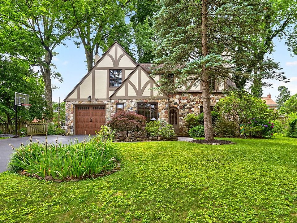 1st image of 33 Fair Oaks Dr