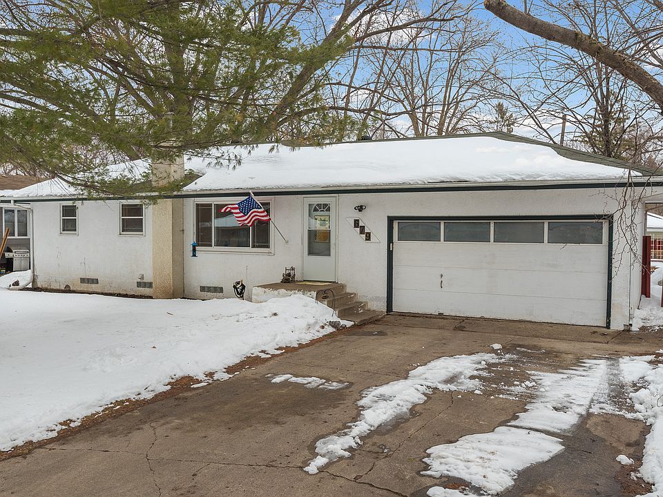 1st image of 679 Janesville St NE