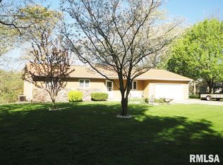 3768 Oakwood Cir, Taylorville, IL 62568