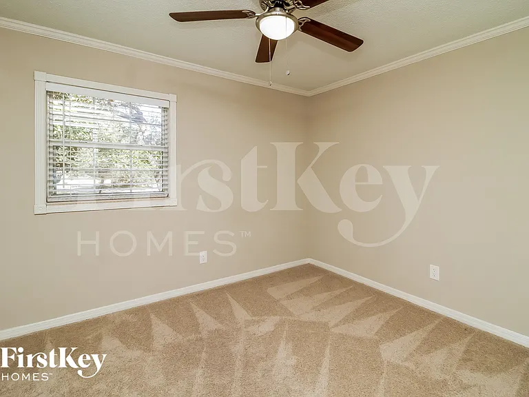 8618 Vannoy Ct — Photo 11