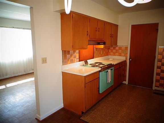 5th image of 1021 Royalton Dr