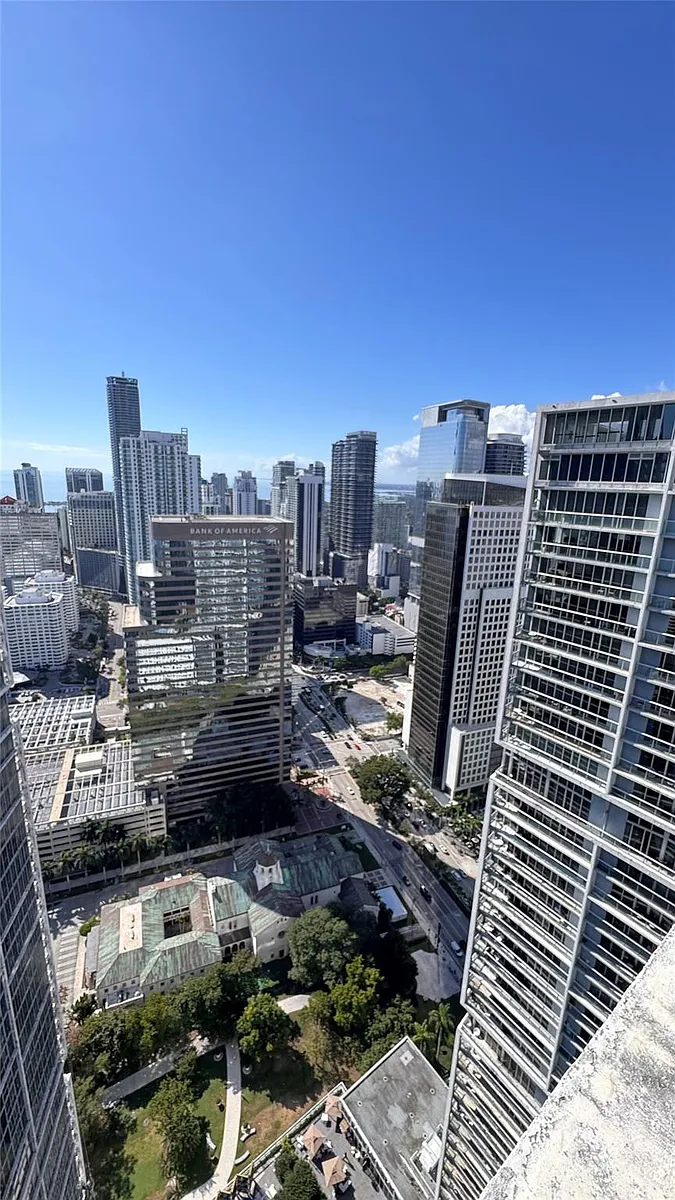 Building Photo - 475 Brickell Ave #4913