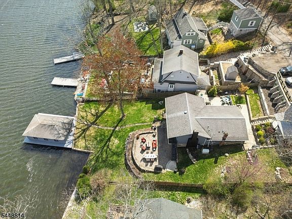 2nd image of 213 Hudson Ave
