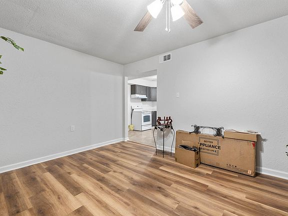 5th image of 109 Jason St