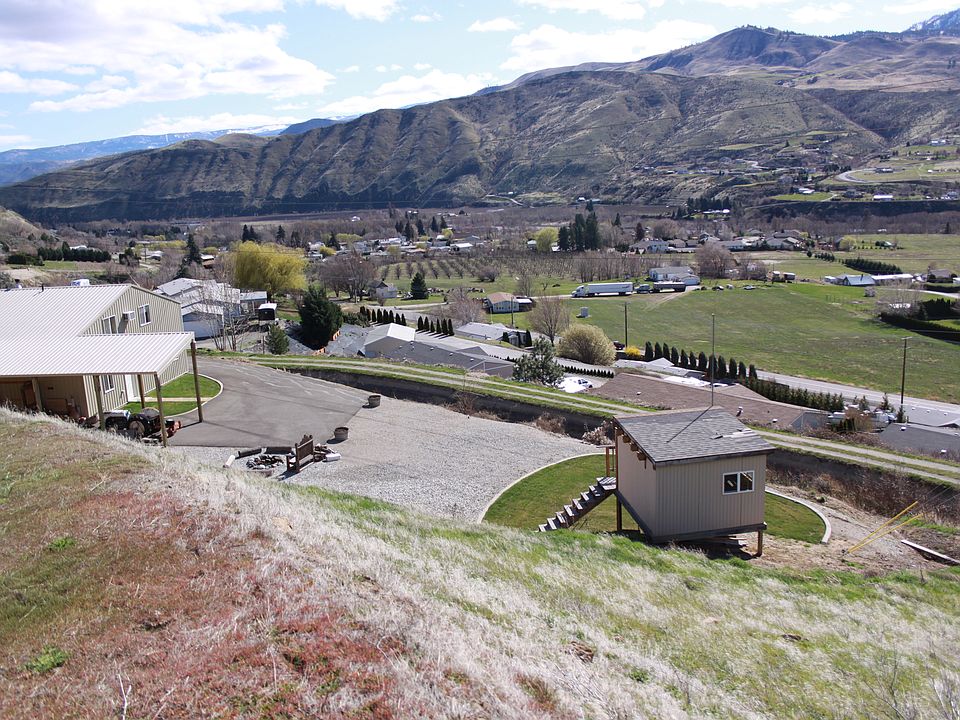 Southeast view of shopdo