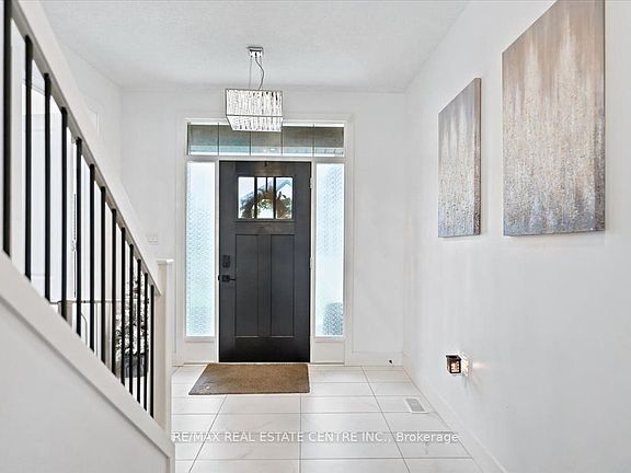 5th image of 31 Ferris Blvd