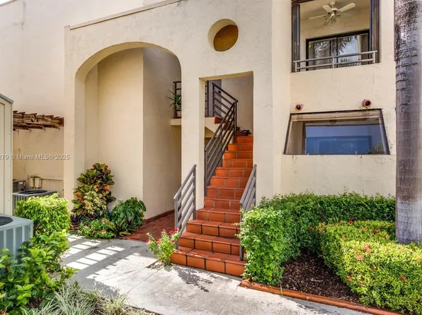 3558 Magellan Cir APT 132, Aventura, FL 33180