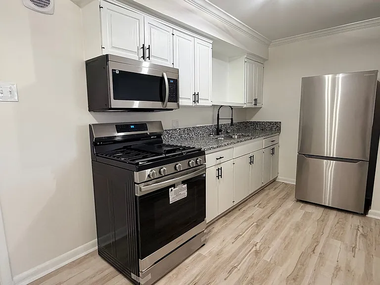 North Fillmore Apartments — Photo 20