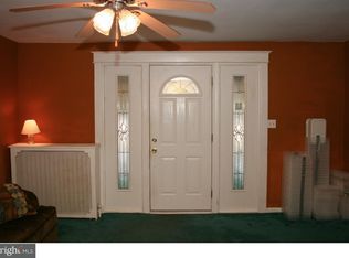 618 Allengrove St, Philadelphia, PA 19120