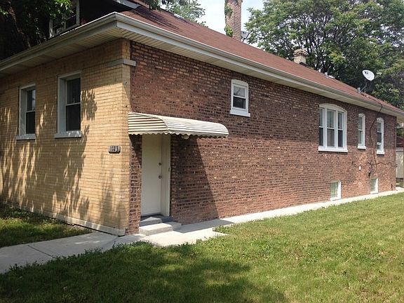 3rd image of 1023 N Laramie Ave