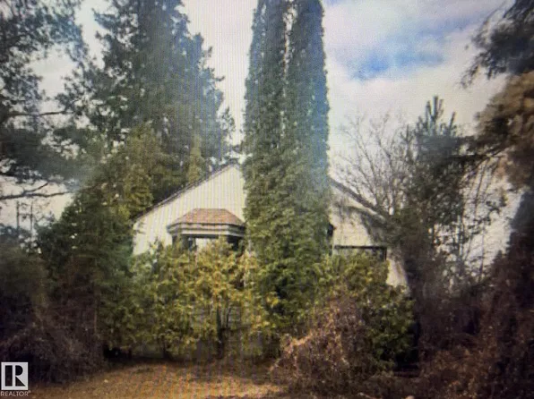 9617 84th Ave NW, Edmonton, AB T6C 1E7