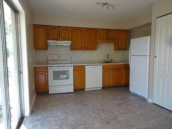 4th image of 576 Blue Springs Ct