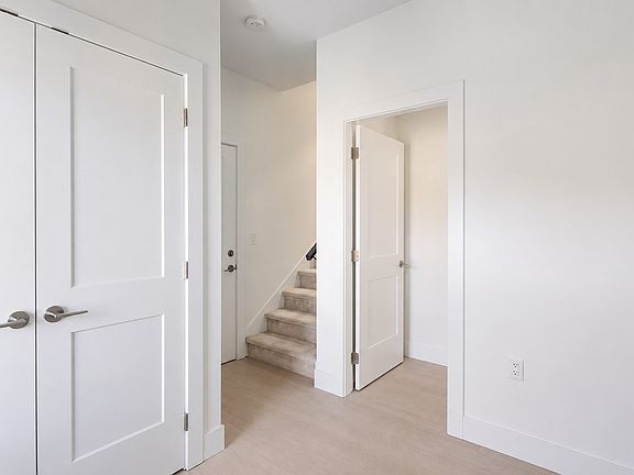 2nd image of 235 Taylor Rd #7