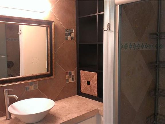 4th image of 3109 W Horatio St Unit 18