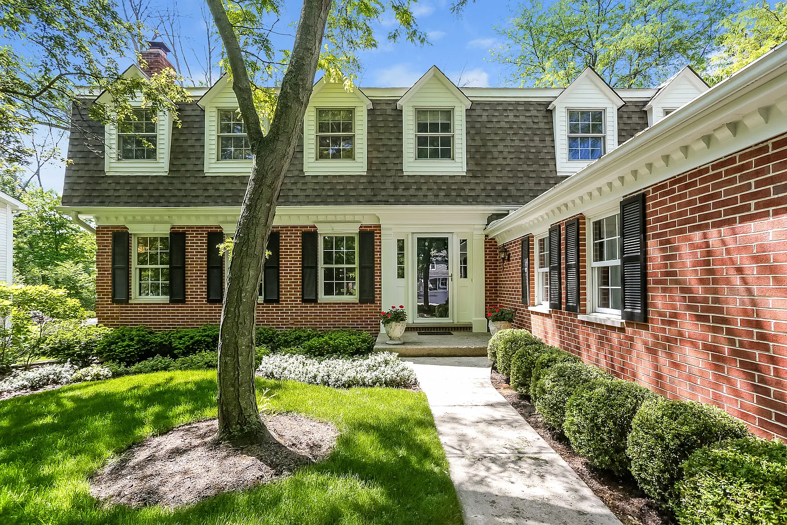 155 E Louis Ave photo 1