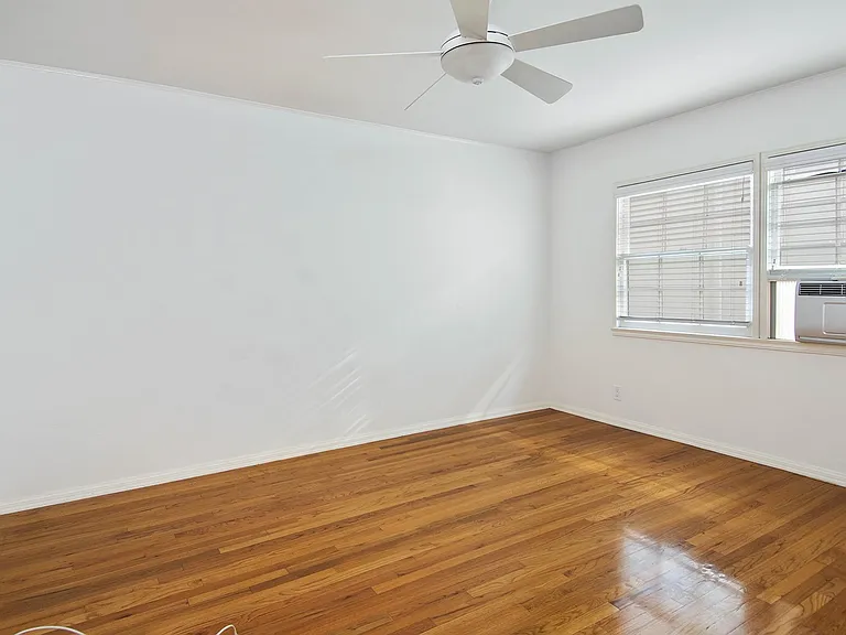 8563-8569 Holloway Dr — Photo 9