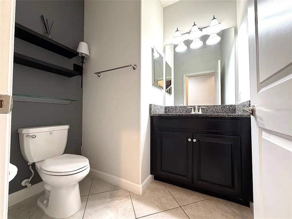 4 bed, 2.5 bath, 2334 sqft, $3,200 — Photo 3
