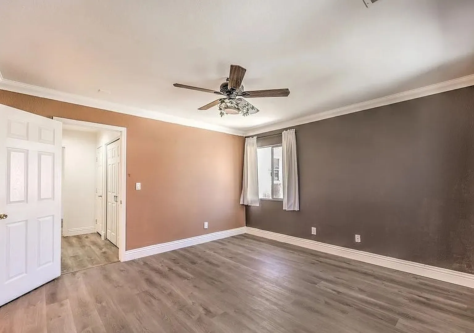 Beautiful Two-Story Home in a Convenient Location — Photo 3