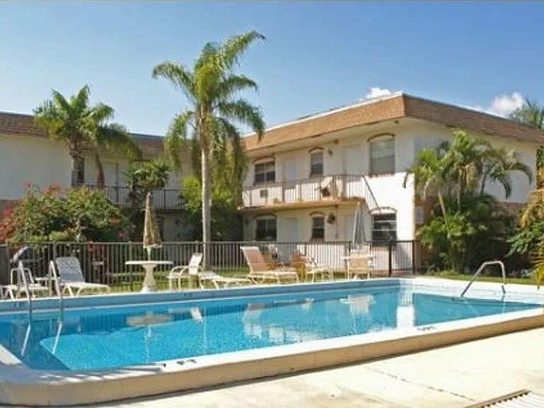 100 NE 9 St Pompano Beach, FL 33060 — Photo 1