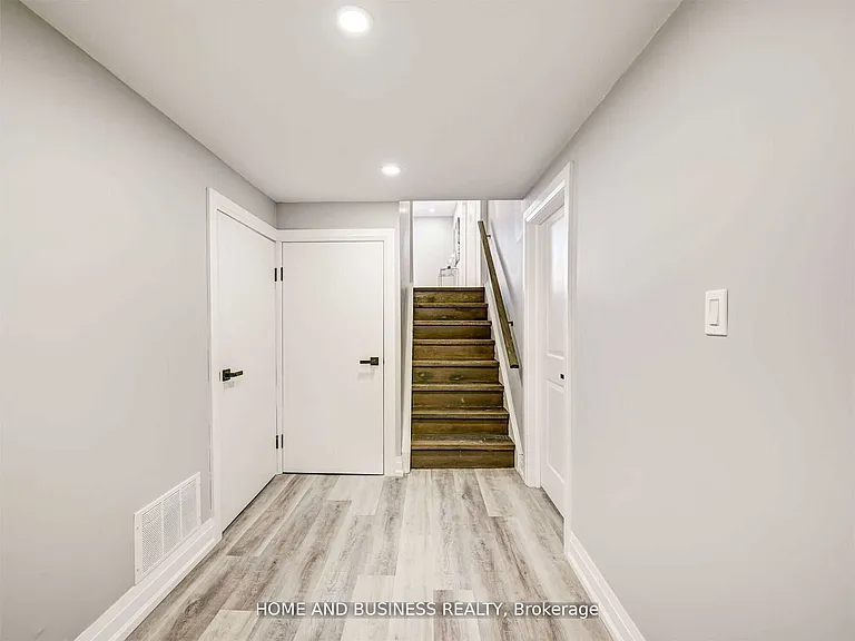 470 Louis Dr — Photo 22