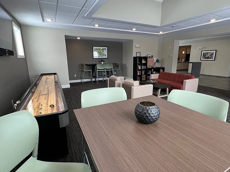 West Wind Place Apartments — Photo 8
