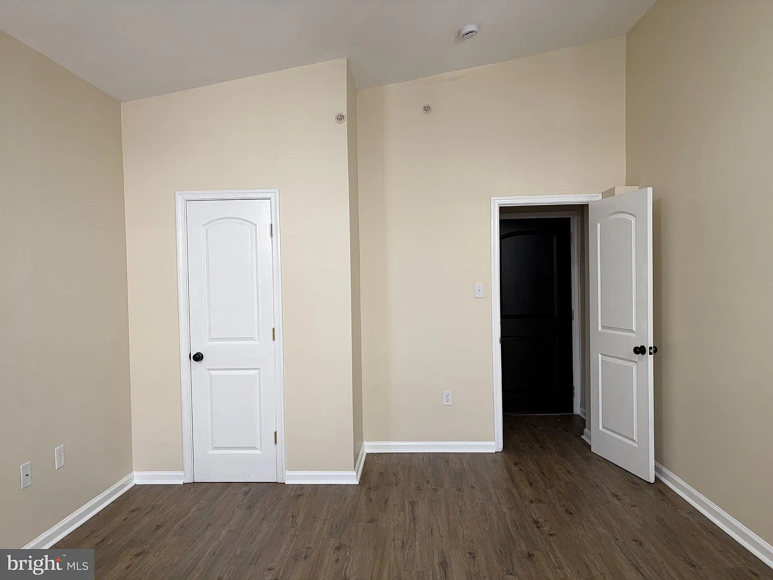 2 bed, 1.0 bath, 4773 sqft, $1,375 — Photo 3