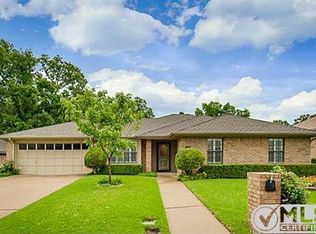 5201 Overridge Dr, Arlington, TX 76017