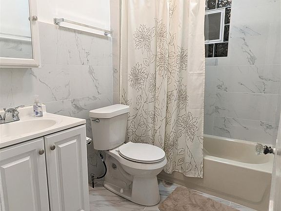 3rd image of 3027 S Wells St #1