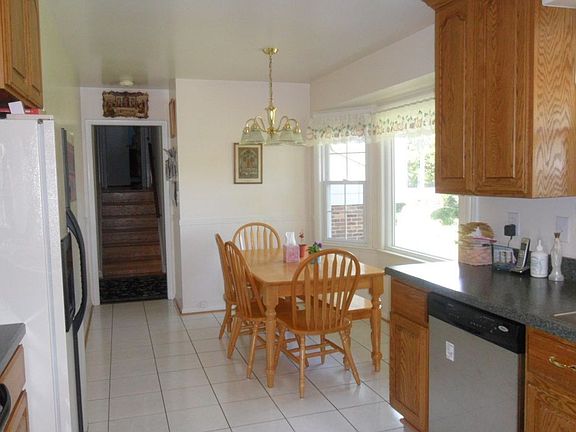 Eat in Kitchen bay window