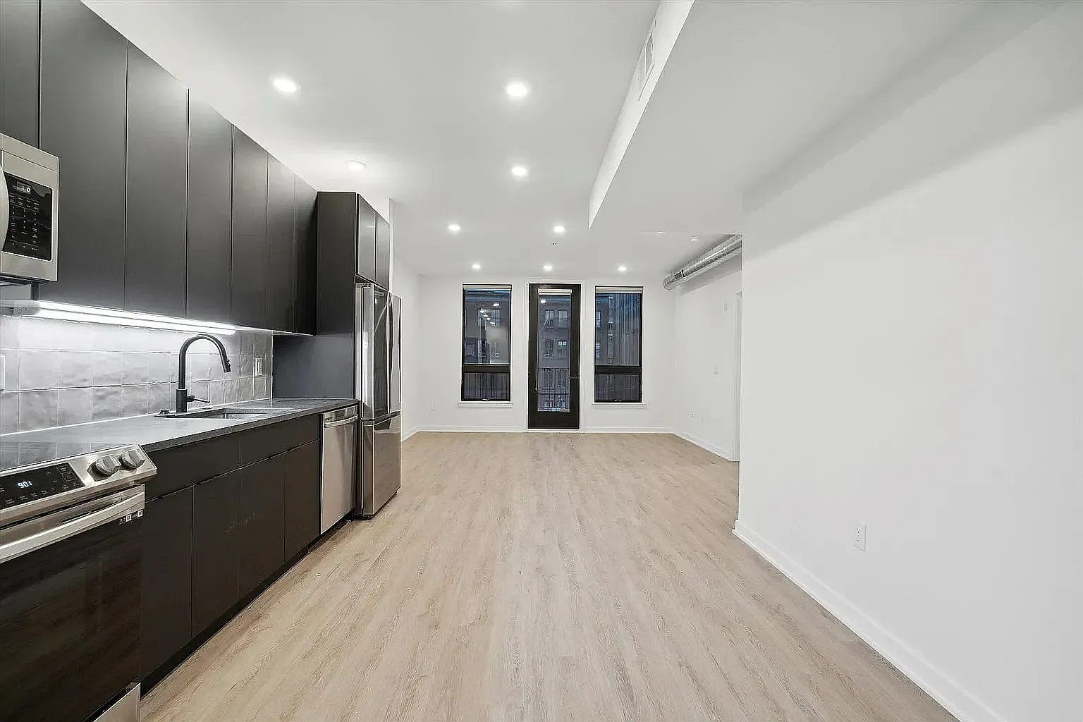 1 bed, 670 sqft, $1,925 — Photo 2