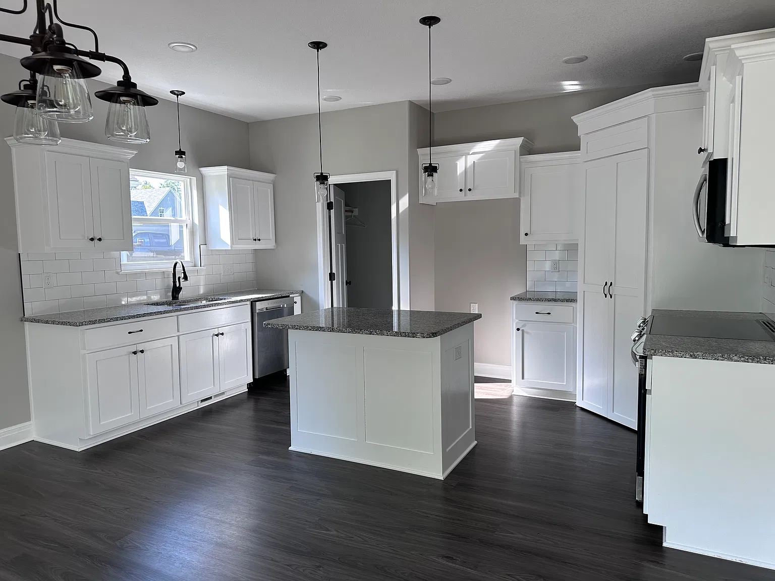 3 bed, 1500 sqft, $2,095 — Photo 2